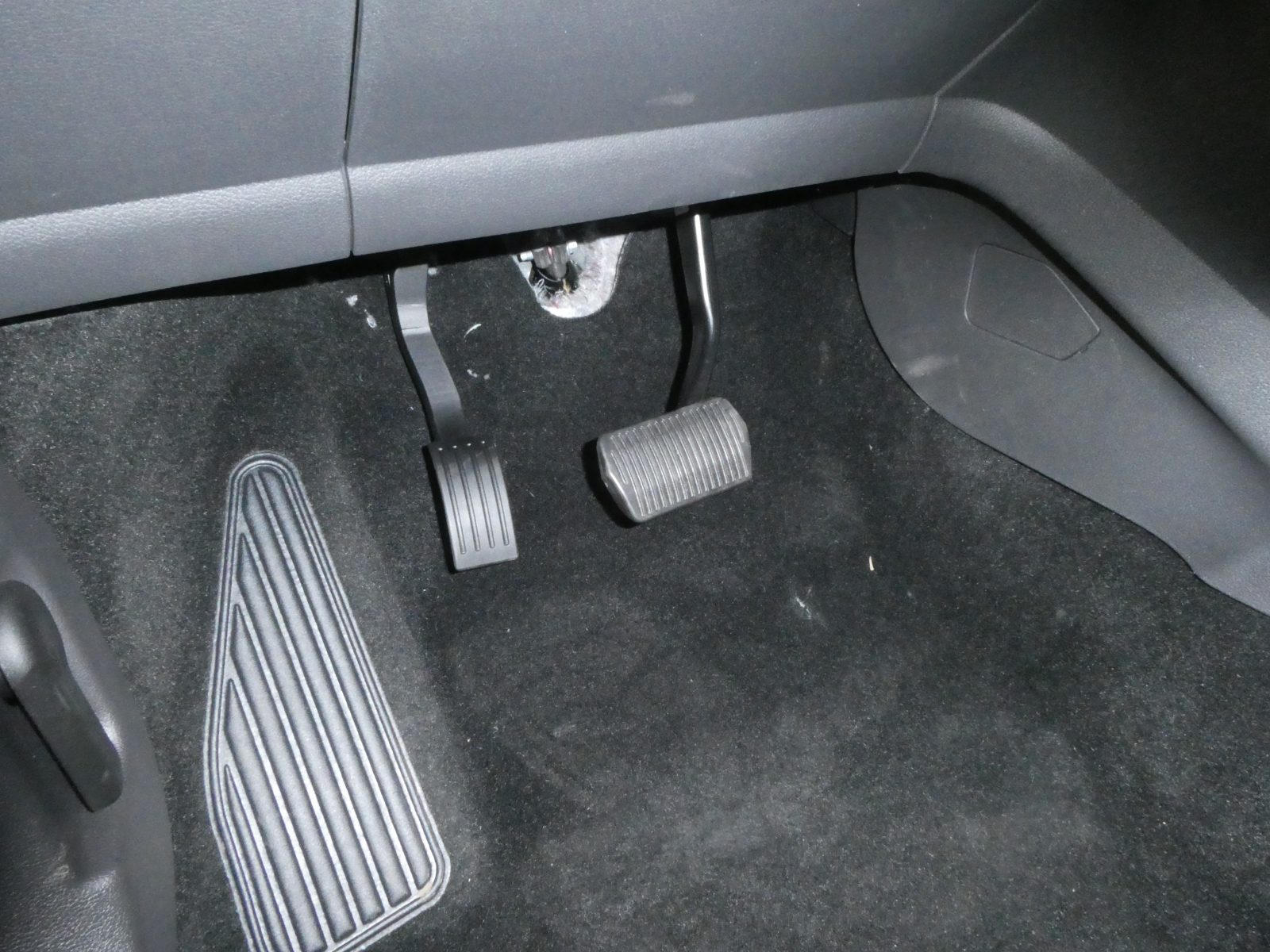 Gaspedal nach links versetzt! Fahrzeugumbauten von Meisterhand